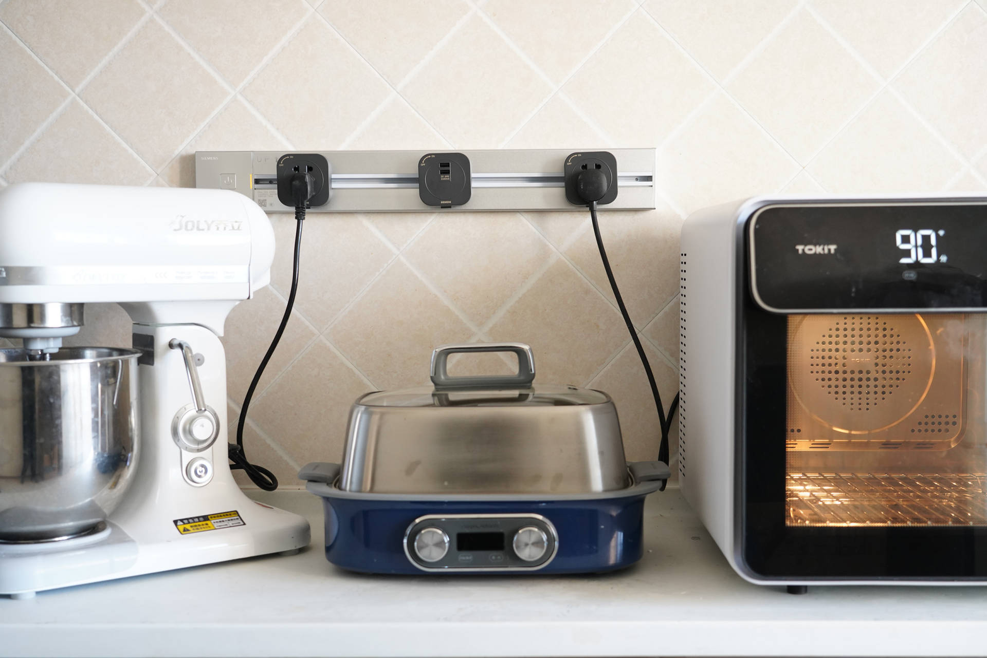 扩展式插座和轨道插座哪个好,嵌入式轨道插座和普通轨道插座