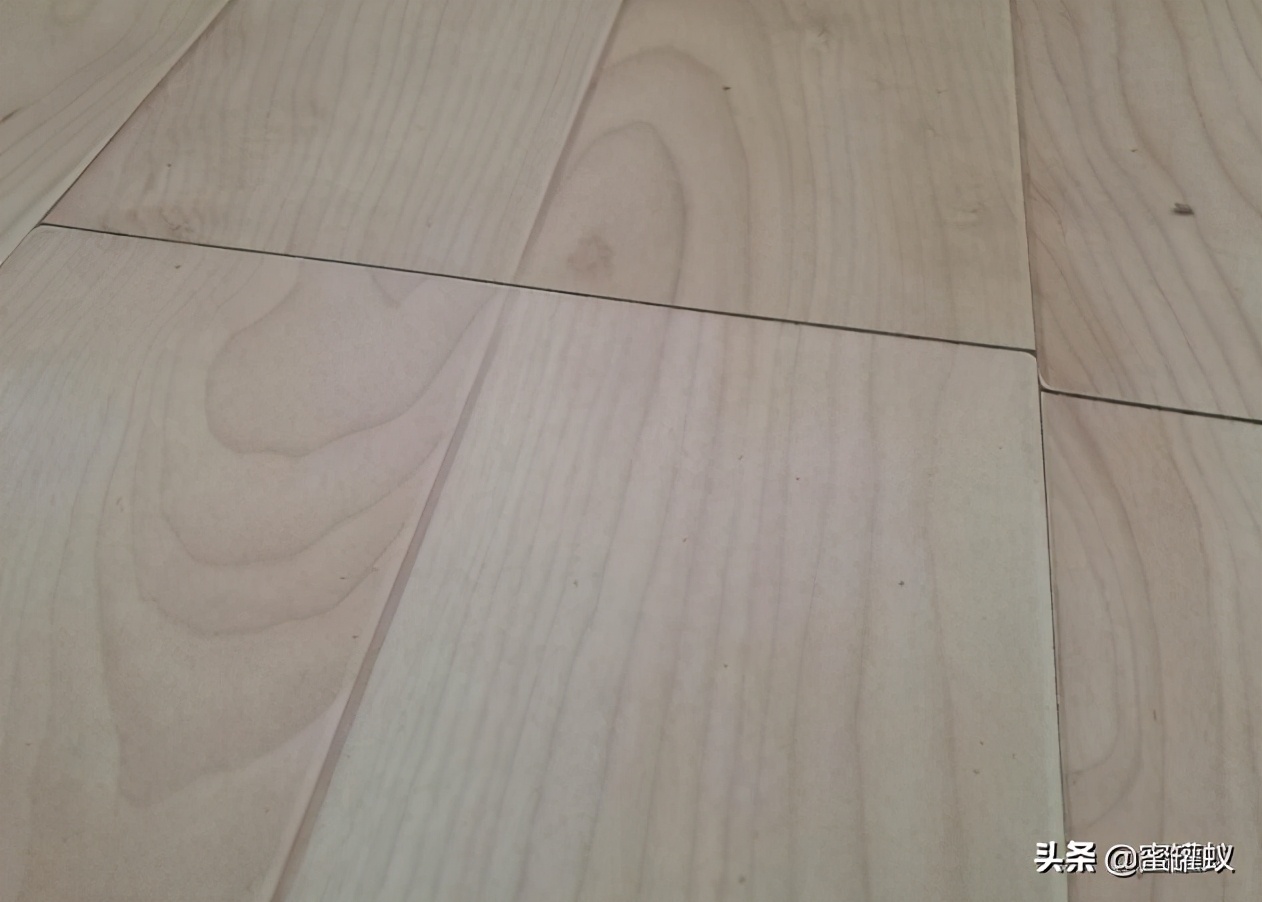 地板缝隙有灰怎么处理,怎么修复木地板地面缝隙