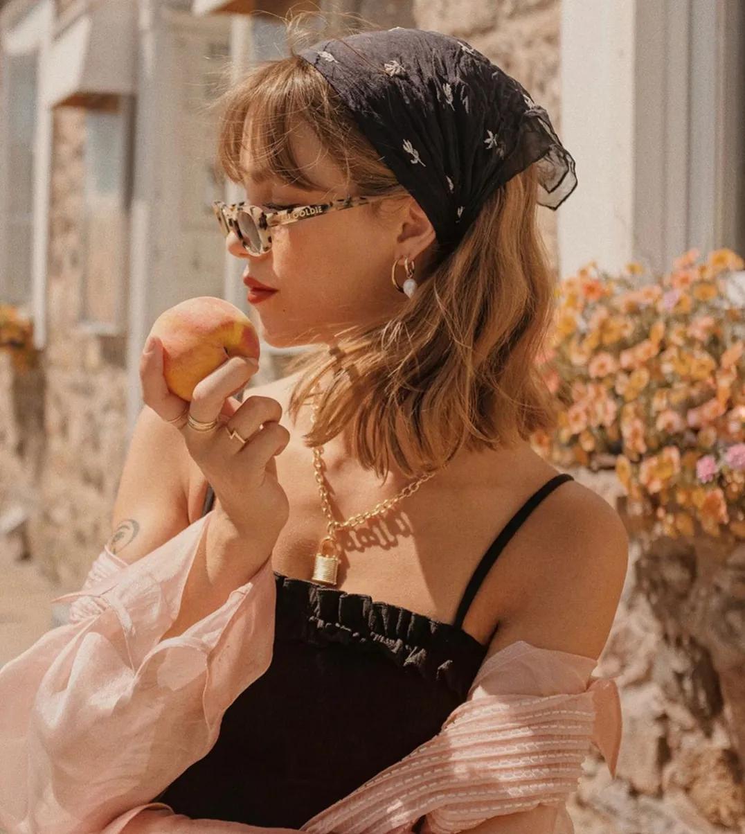 丝巾的100种系法,90x90方形丝巾的系法慢动作视频