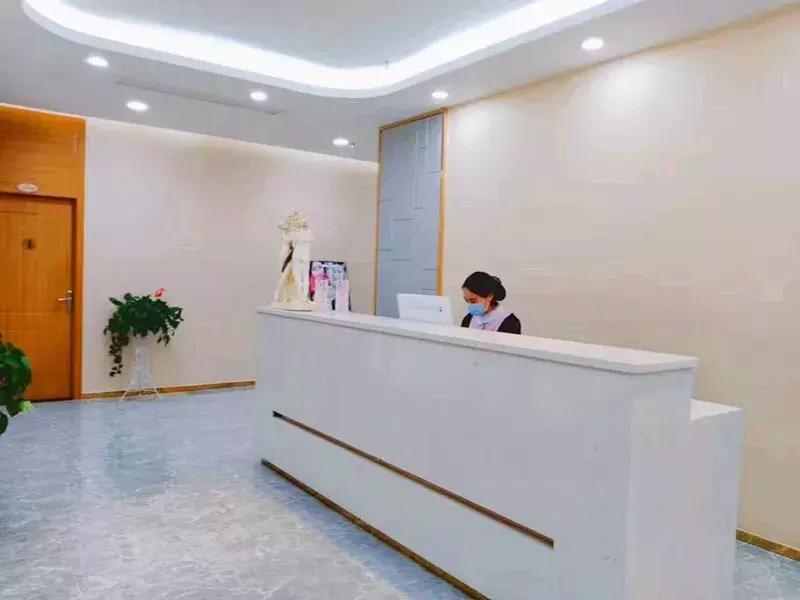 揭秘！天津路这家店，门口停满豪车！还不时有各种靓丽女子进出.