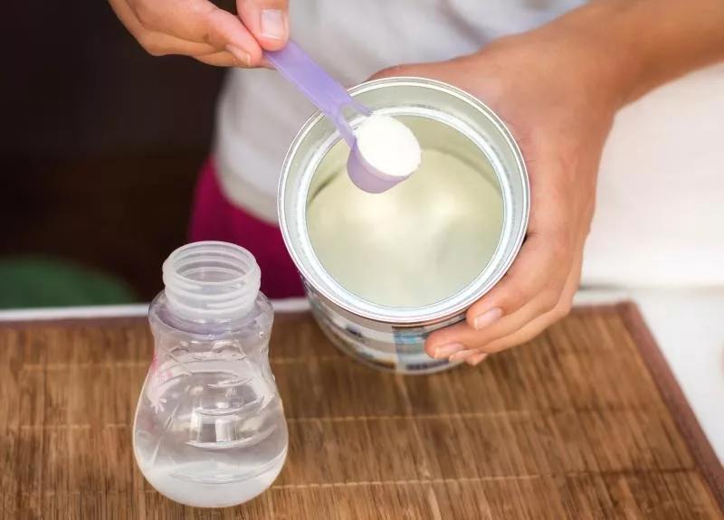 央视曝光孩子的食物,央视曝光小孩子玩具