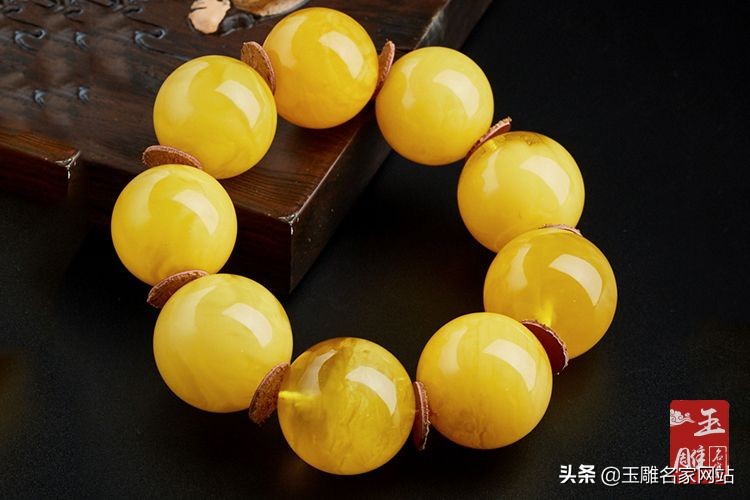 鸡油黄蜜蜡跟鸡油黄玛瑙的区别,蜜蜡是鸡油黄好还是鸡油红好呢