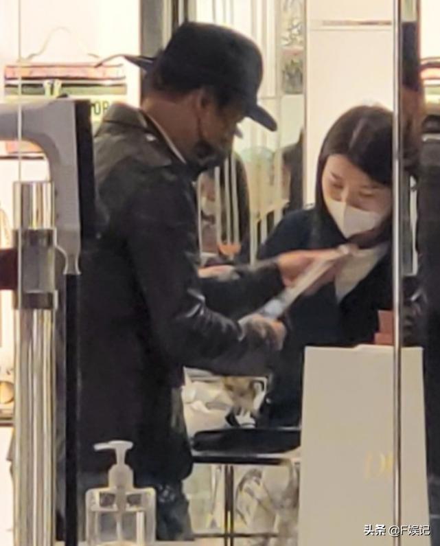 任达华逛街,任达华买鞋