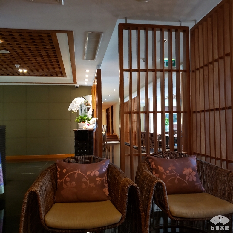 打卡泰航波音747头等舱，贴心空姐疯狂投喂，大龙虾鱼子酱吃到撑