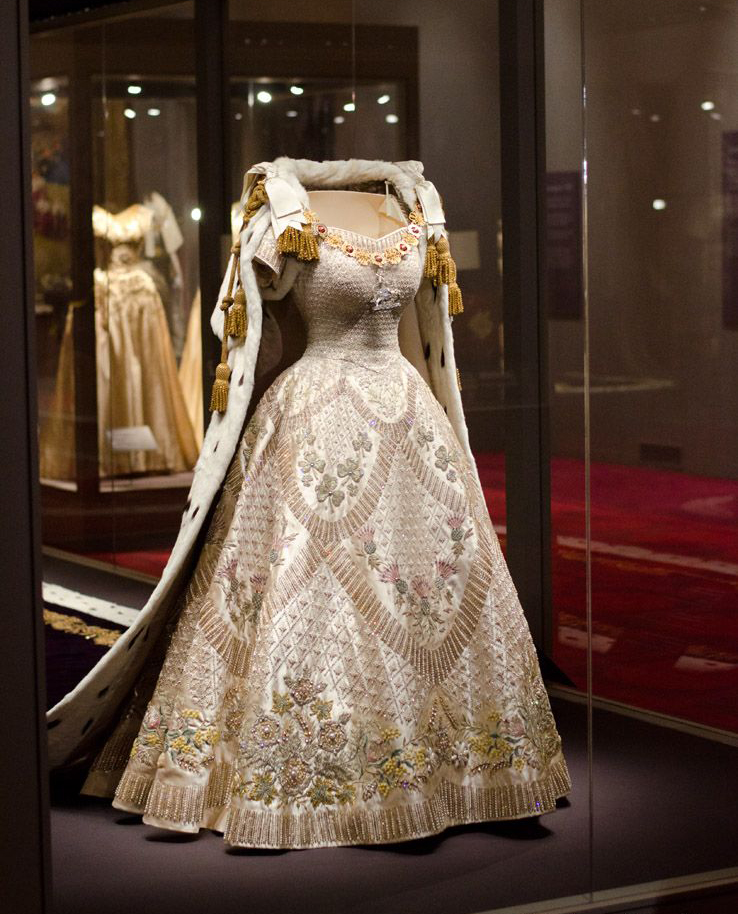 英女王高贵优雅的一生,英女王高贵气质的视频