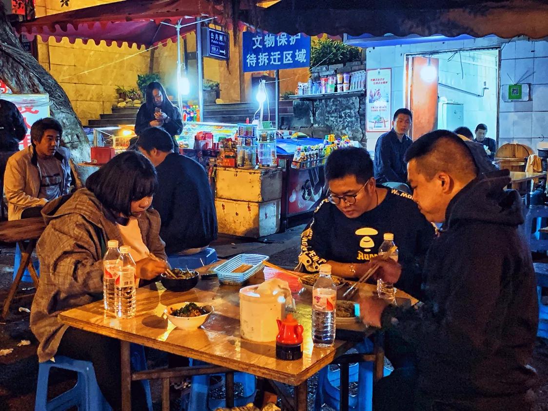 快速摆摊赚钱一天1000,轻松月入过万的摆摊小生意