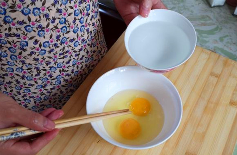 蒸鸡蛋羹的技巧,蒸鸡蛋羹记住这3个细节细腻嫩滑