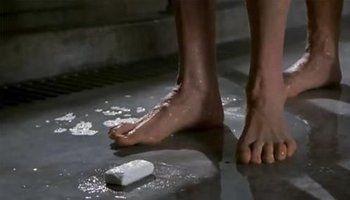 沐浴露洗面奶哪个清洁力更强,洗脸肥皂好还是洗面奶好