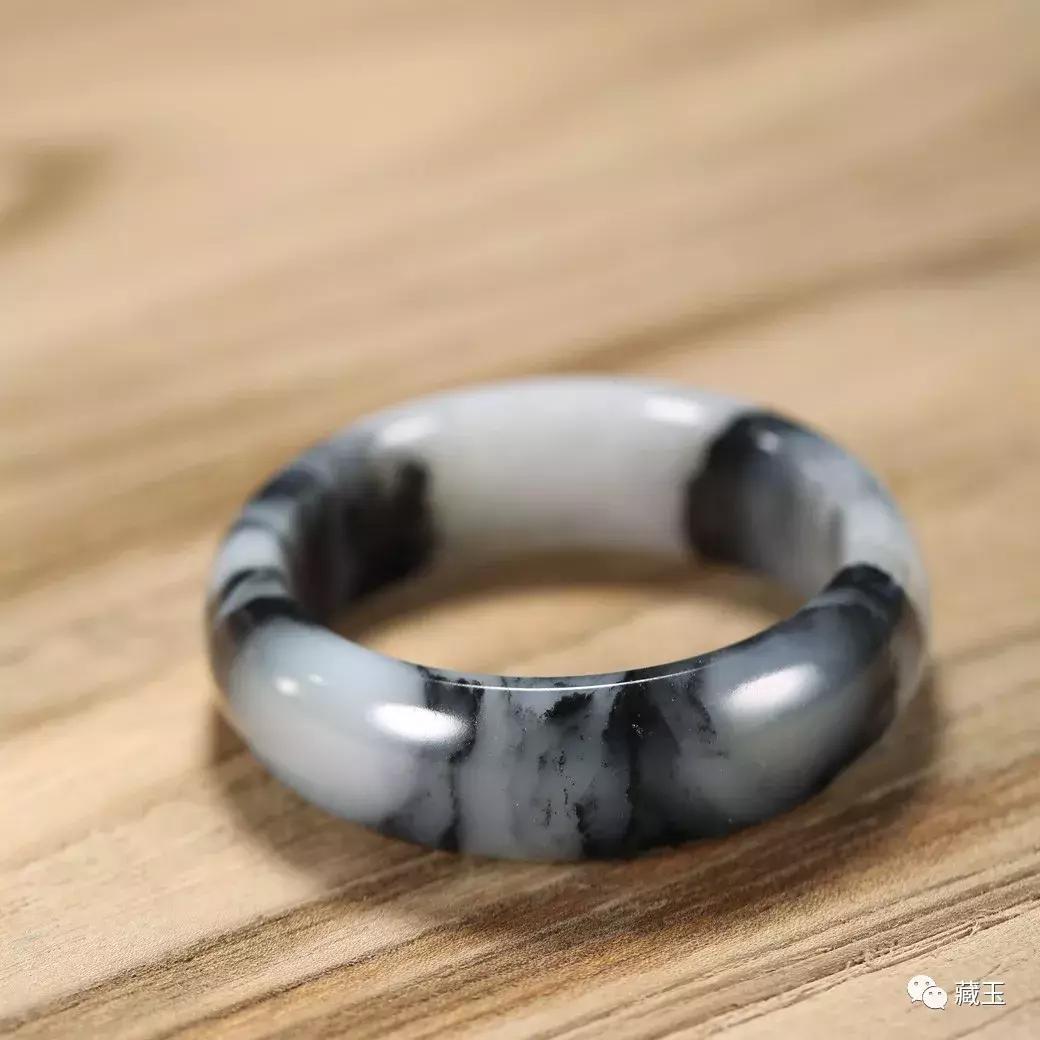 金手镯跟和田玉手镯可以一起戴吗,和田玉晴水手镯和冰晴手镯哪个好