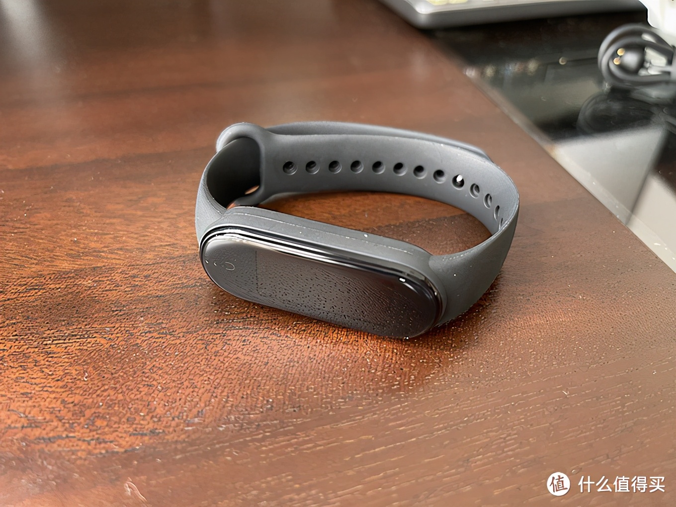 小米手环和applewatch哪个比较准,小米手环6对比小米手环5