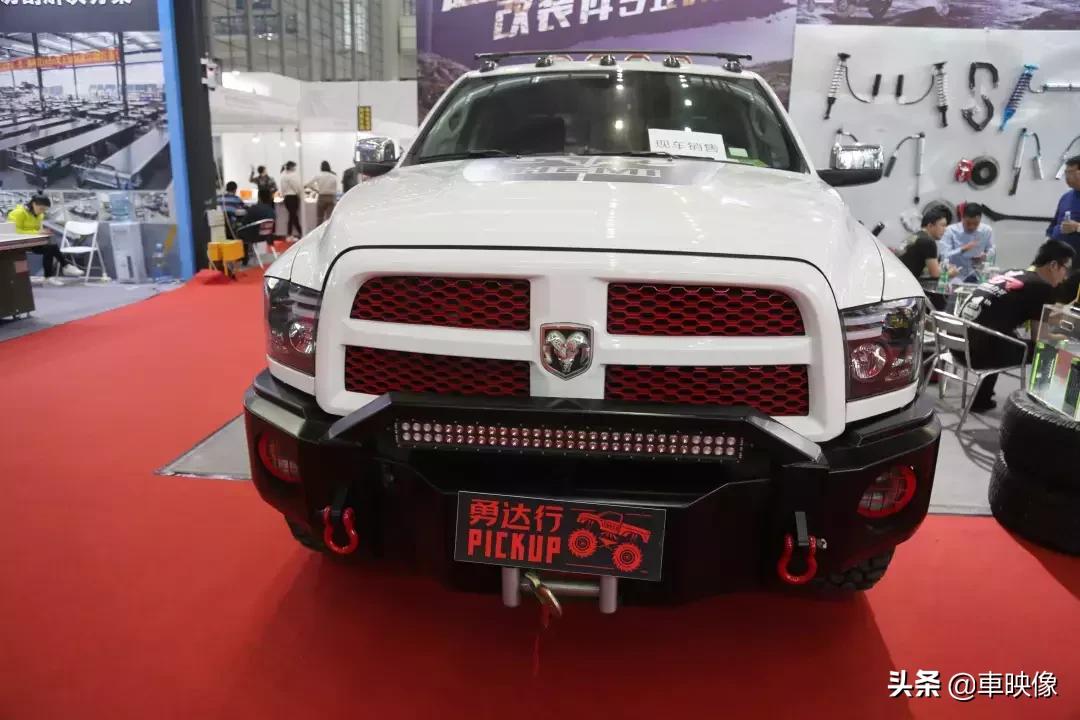 道奇公羊长角号限量版越野视频,道奇公羊ram1500trx越野视频