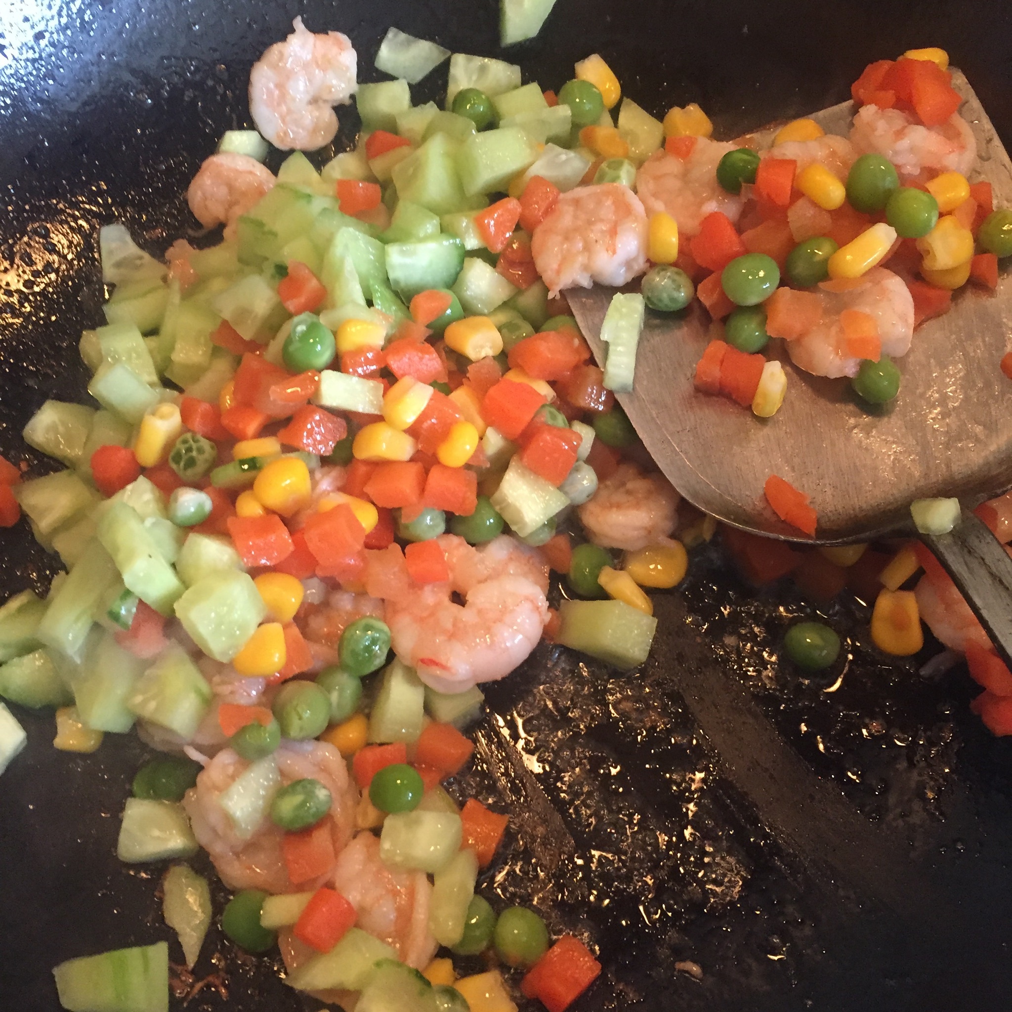 虾仁炒鸡蛋怎么炒宝宝最爱吃,上海菜炒虾仁的方法简便又好吃