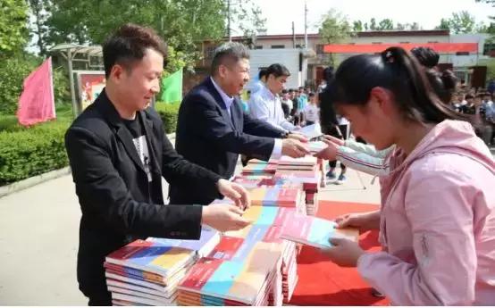 公益助学助梦起航,公益助学筑梦起航视频