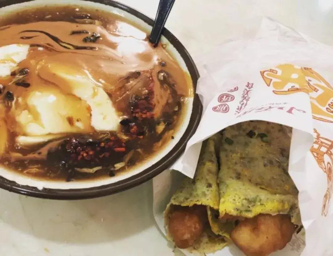 天津特色小吃被称为津门三绝 (天津风味小吃中的三绝之一)