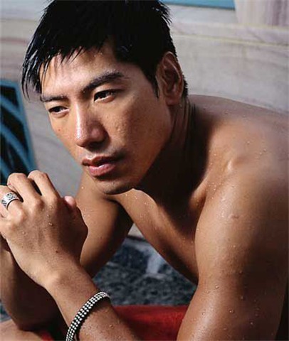 以前与现在乌鸦哥张耀扬,乌鸦哥张耀扬为什么突然头发白了