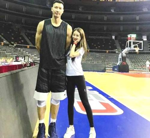 cba啦啦队黄逸辉图片,cba最美啦啦队长是谁