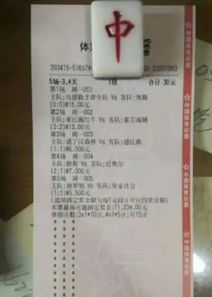 足球教练遭虐待,足球队员被教练虐待