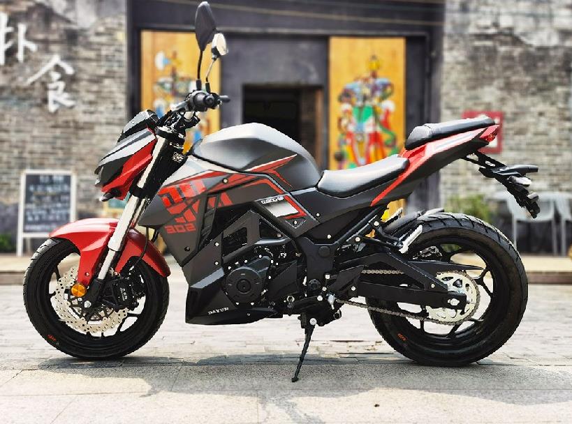 大运302摩托车视频,大运302街车极速