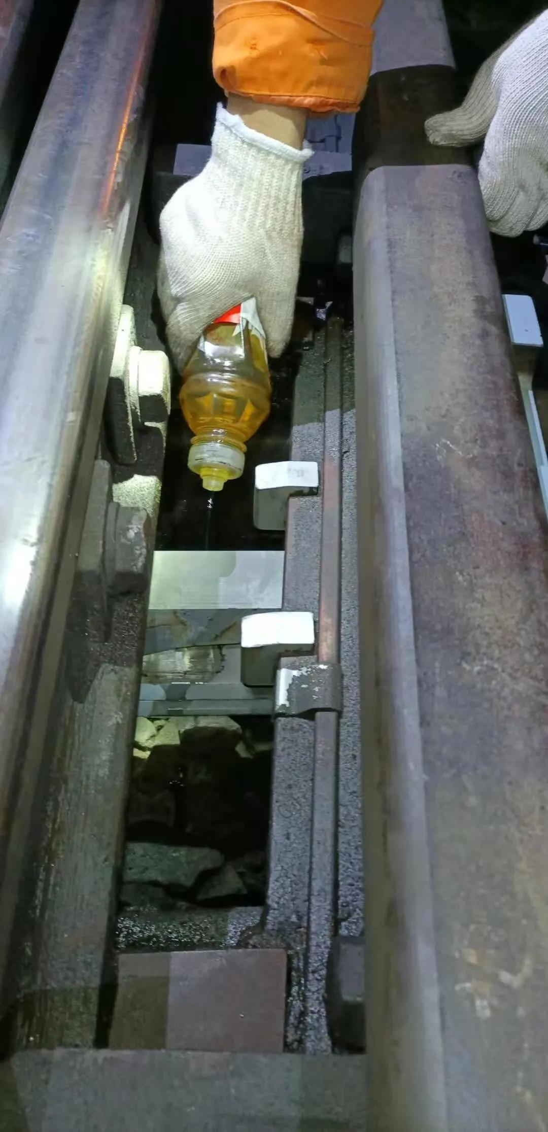 震惊！竟然可以用干冰给“道岔”搓澡！