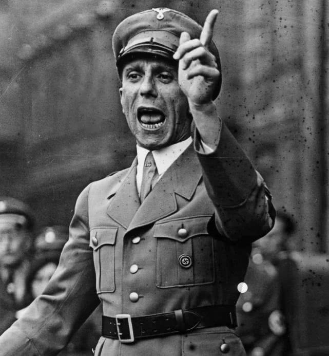 背叛历史!别再说布拉格是浪漫之都,刚挑衅中国,又要树叛徒雕像