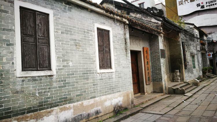 珠海和澳门一河之隔,珠海号称百岛之城