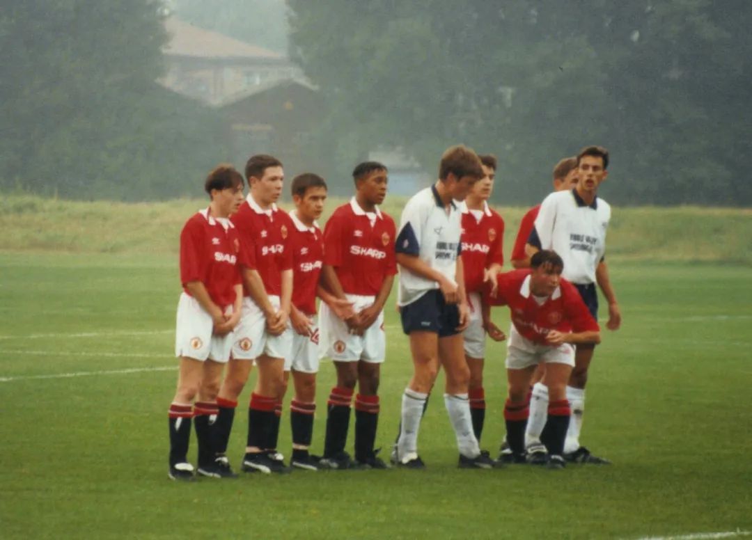 那些练了十几年足球、突然发现一切白费了的青训球员的故事