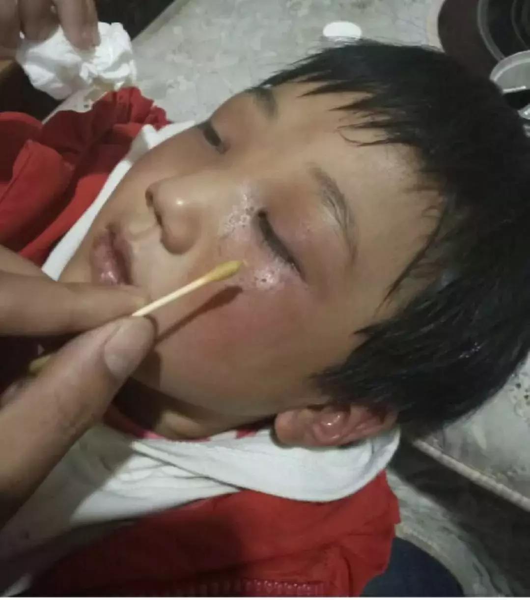 校园霸凌打骂人的小孩,校园霸凌施暴女孩