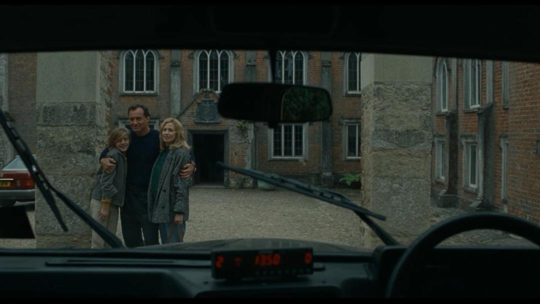 凡尔赛学经典反例,这部电影讲述了虚假繁荣的极端