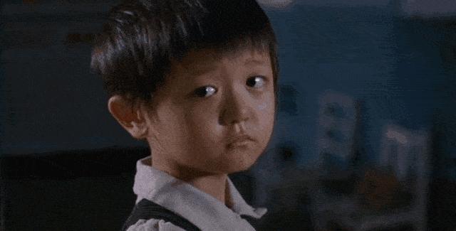 孩子晚上防踢被子有什么好办法,小孩儿用腿夹着被子怎么办