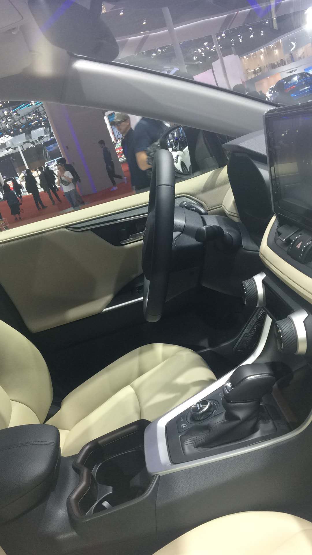 全新rav42023有啥变化,丰田rav4小书包和rav4荣放