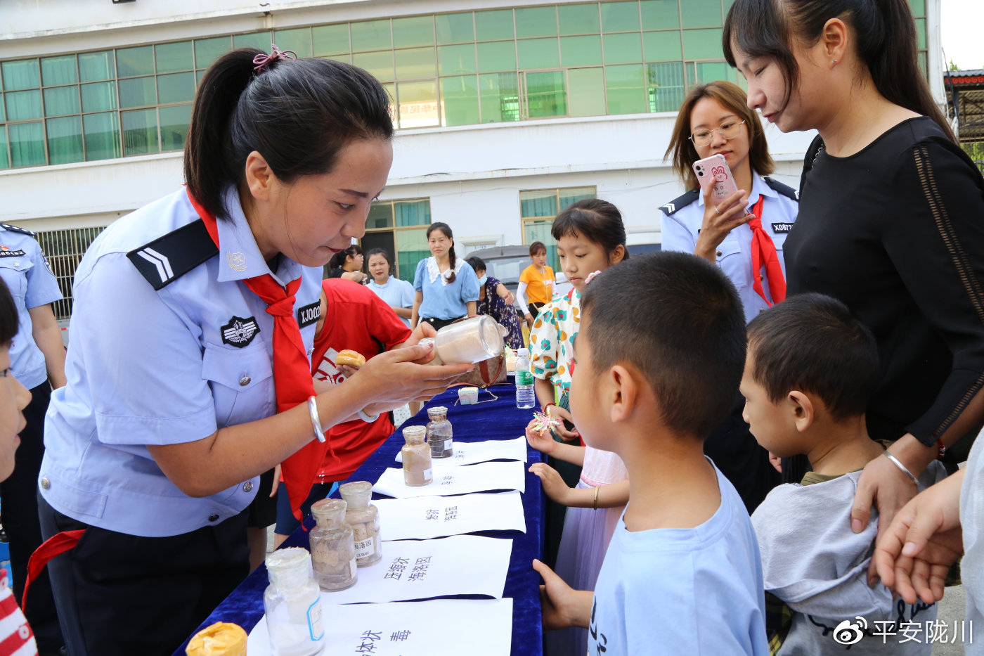 第一次走进警营过六一,迎六一进警营