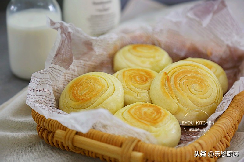 1碗面粉、1包牛奶、1个鸡蛋，烙好的饼和面包一样好吃