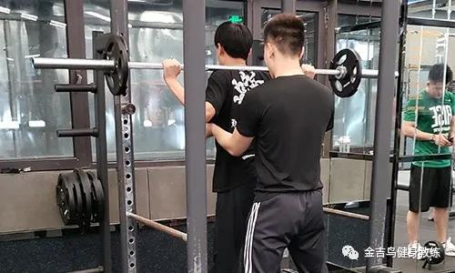 去健身房做健身学徒要交钱吗,健身房需要培训的工作靠谱吗