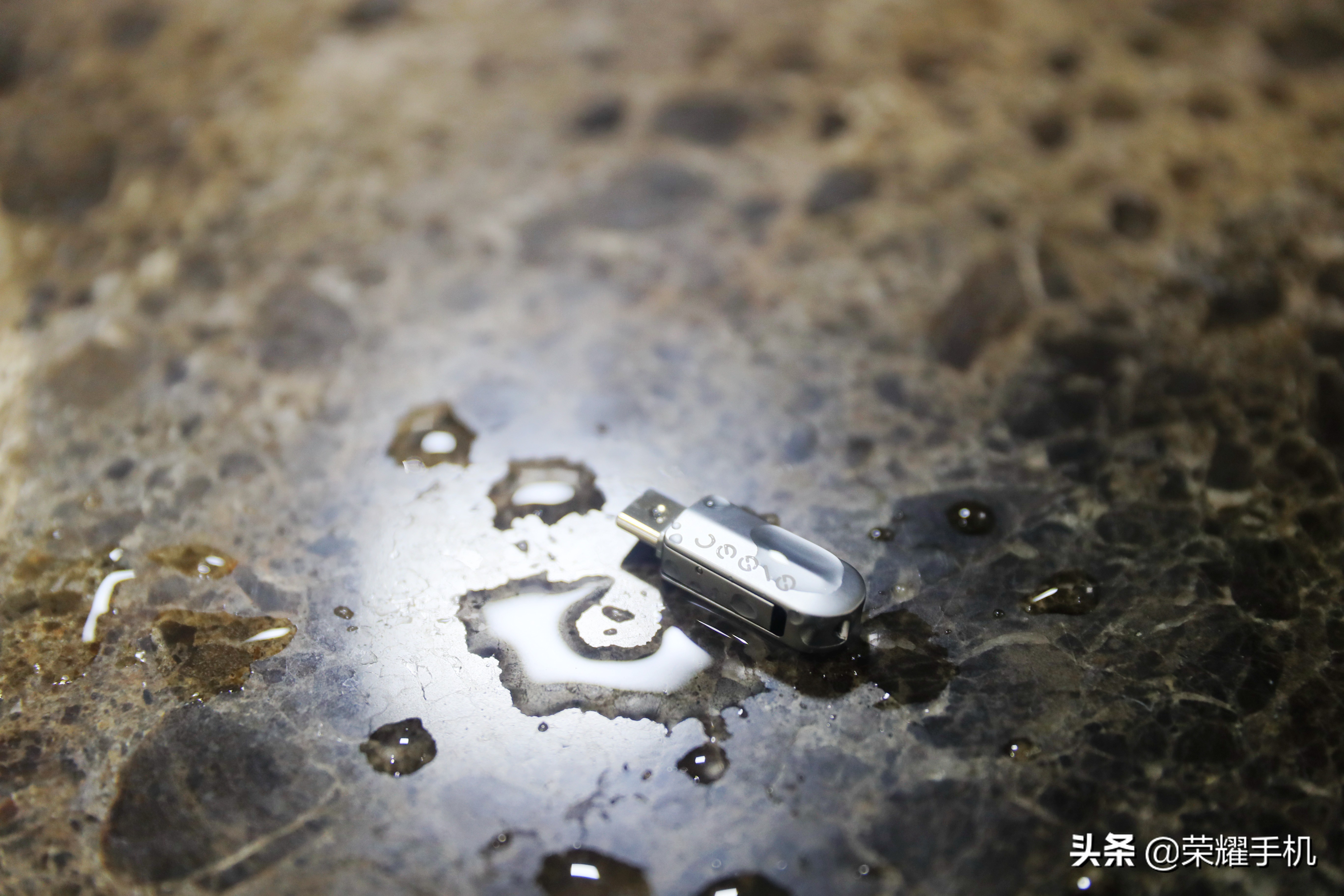 【测评】荣耀亲选指思双接口手机U盘体验——身材虽小、用途却大