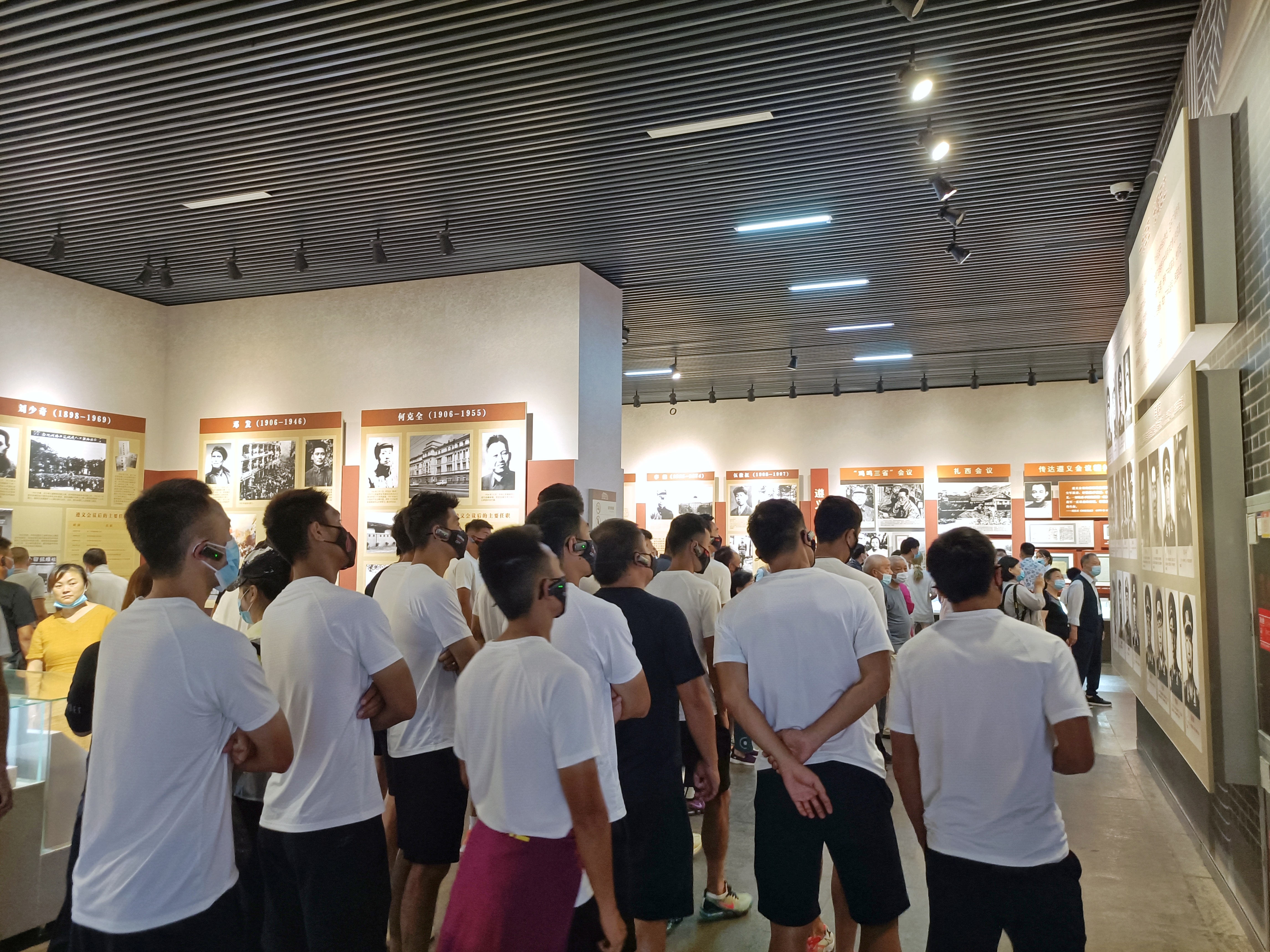 重温红色记忆,追寻红色足迹!成都兴城人居队参观遵义会议纪念馆