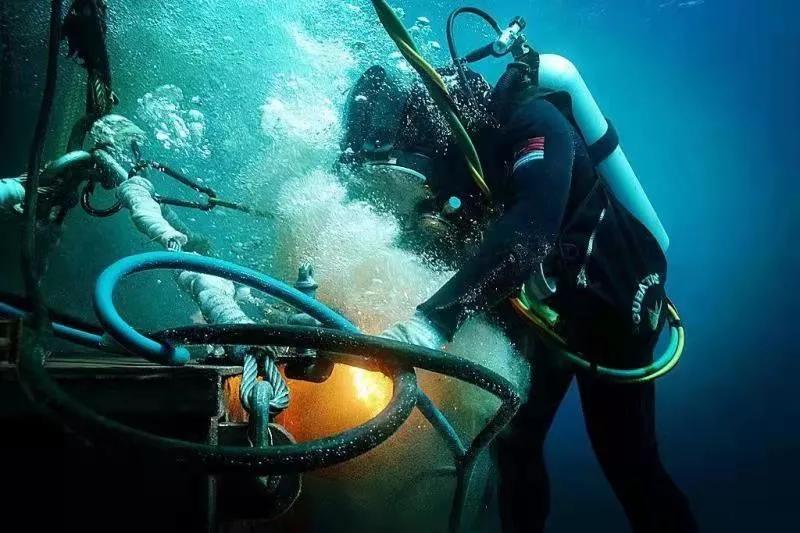 负重80斤4个小时,负重50斤潜水