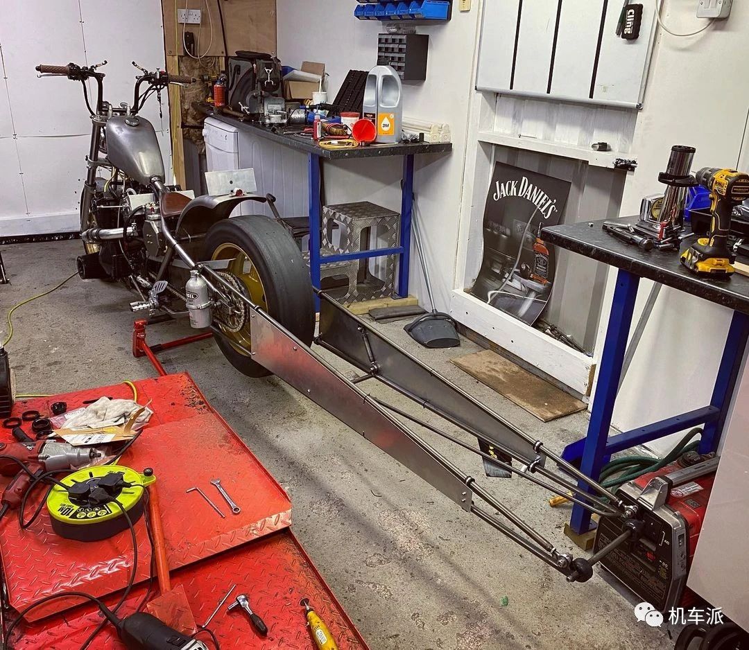 定制|200匹涡轮增压“匪王”变身bobber竞速赛车