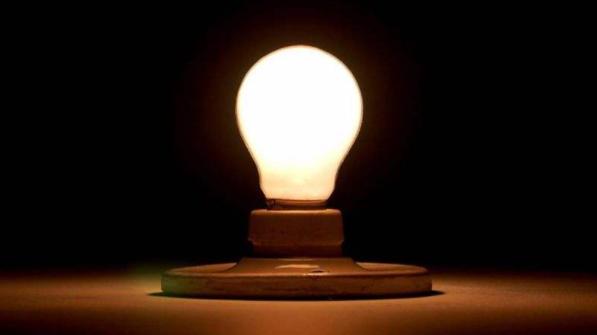 光源发出的光都是沿什么传播,光源产生的先后顺序