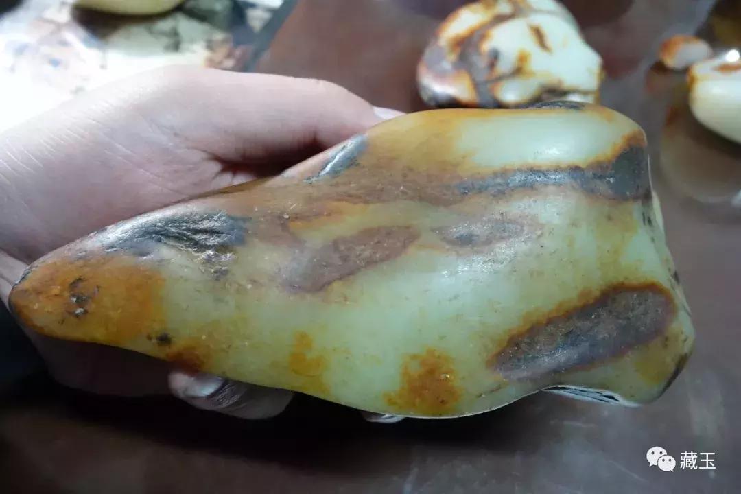 俄料和田玉为什么比较便宜 (俄料和田玉真的盘不出来吗)