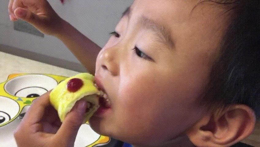 夏季喝水宝宝,宝宝喝水多但是尿少特别黄