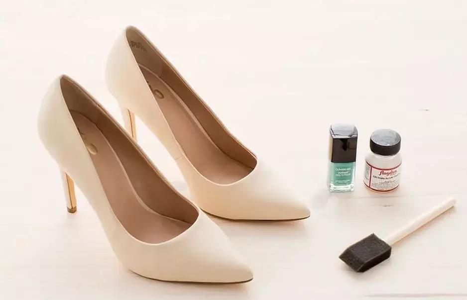 买了双白色高跟鞋，嫌太单调，稍加改造就美过新娘鞋，附教程