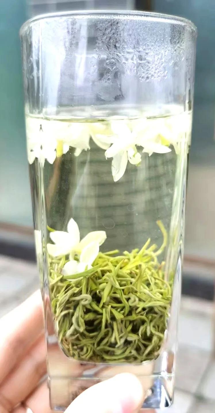 母亲节一杯暖茶敬母爱,母亲节一支康乃馨花束