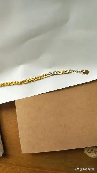 黄金首饰戴久了擦拭是什么颜色,黄金首饰戴的时间长了会掉色吗