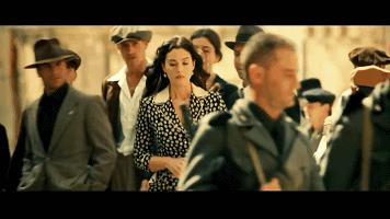 泫雅巅峰时期黑发红唇,泫雅深绿色