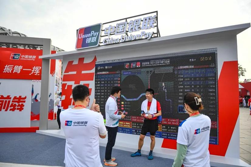 一头「犇牛」，展现时代向前犇精神