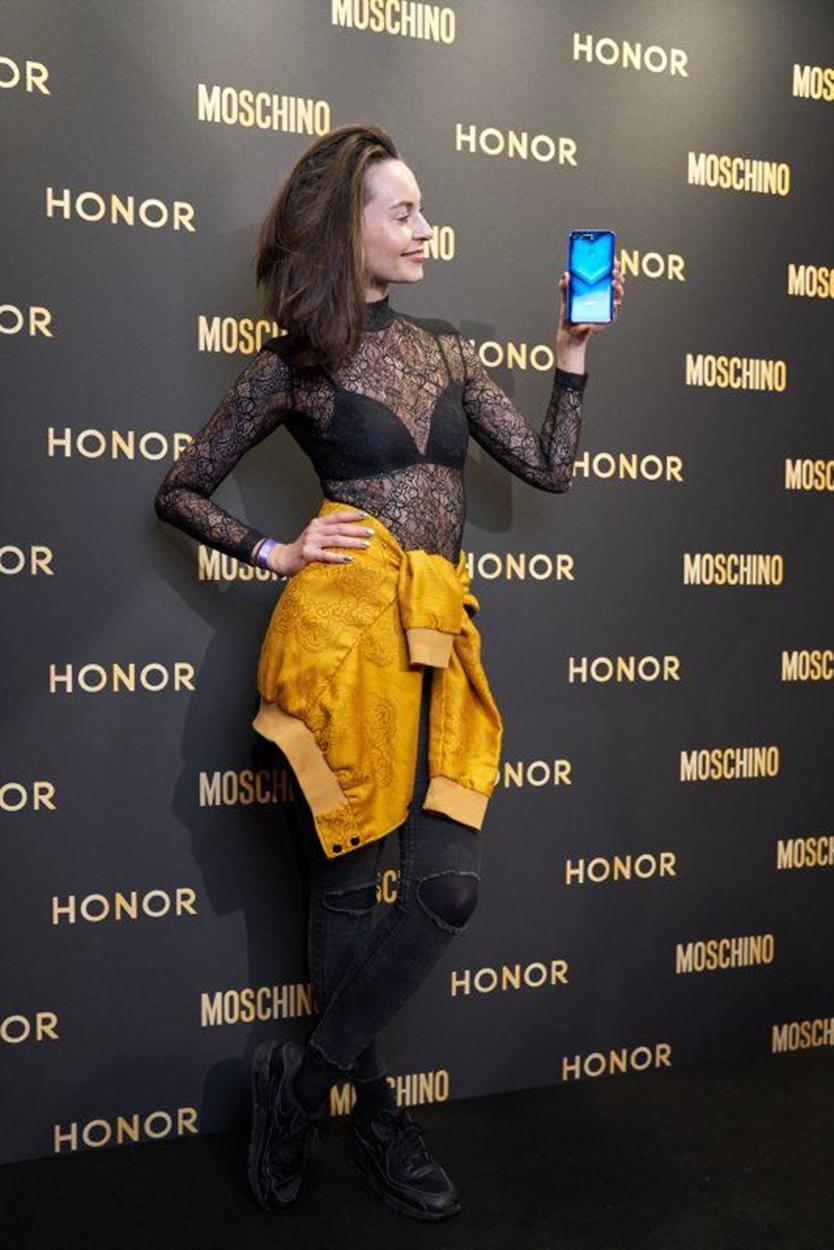 荣耀v20联合设计版礼盒,荣耀v20冬季搭配