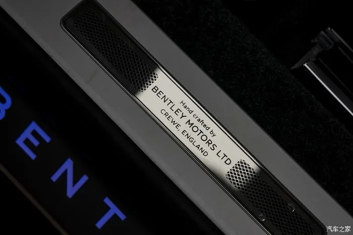 宾利飞驰对比迈巴赫s480气场,宾利飞驰街拍气场霸气视频