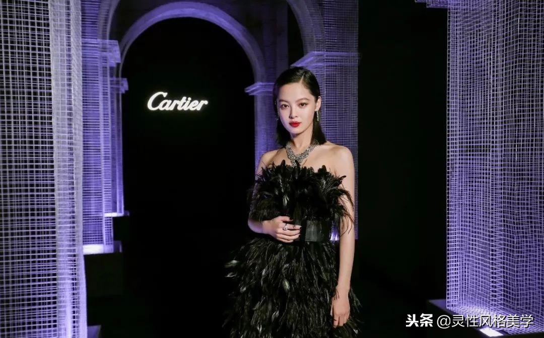 八字刘海锁骨发今年最新款发型,2022流行发型八字刘海减龄锁骨发