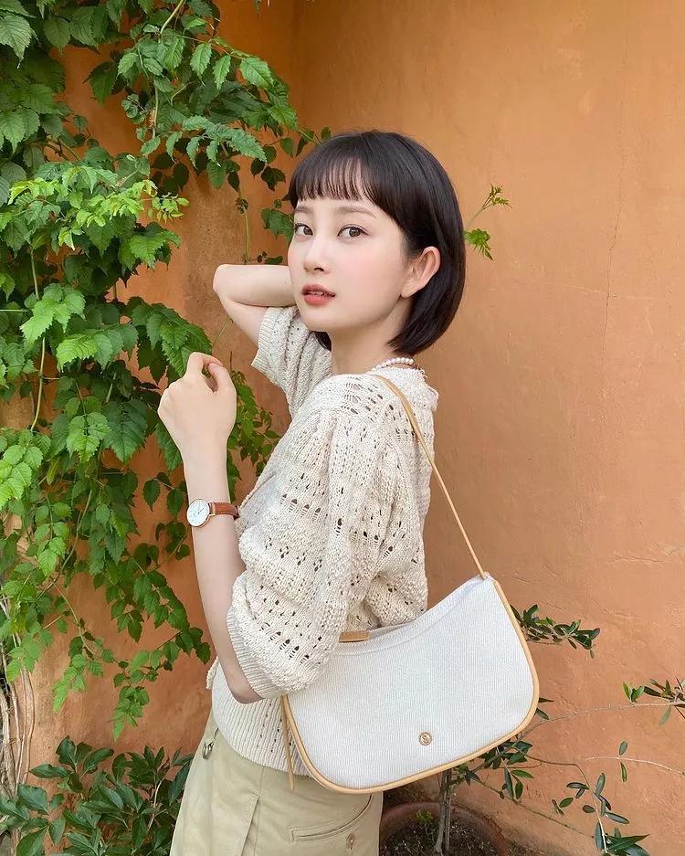 秋天穿jk该怎么搭配裤子,秋天穿裙子腿冷怎么搭配