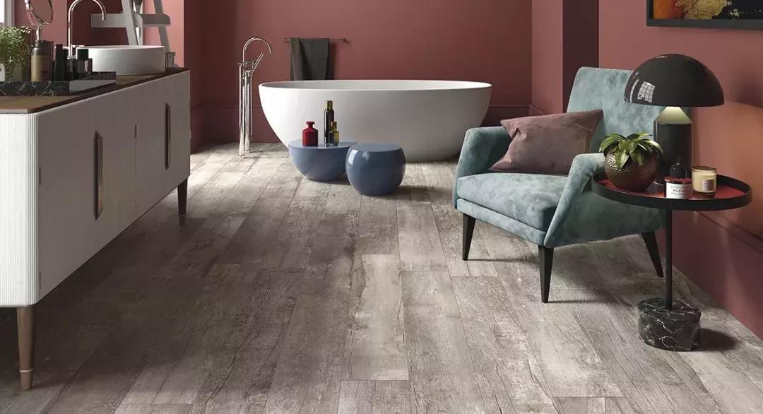 觉得地板土气,木地板感觉不好看